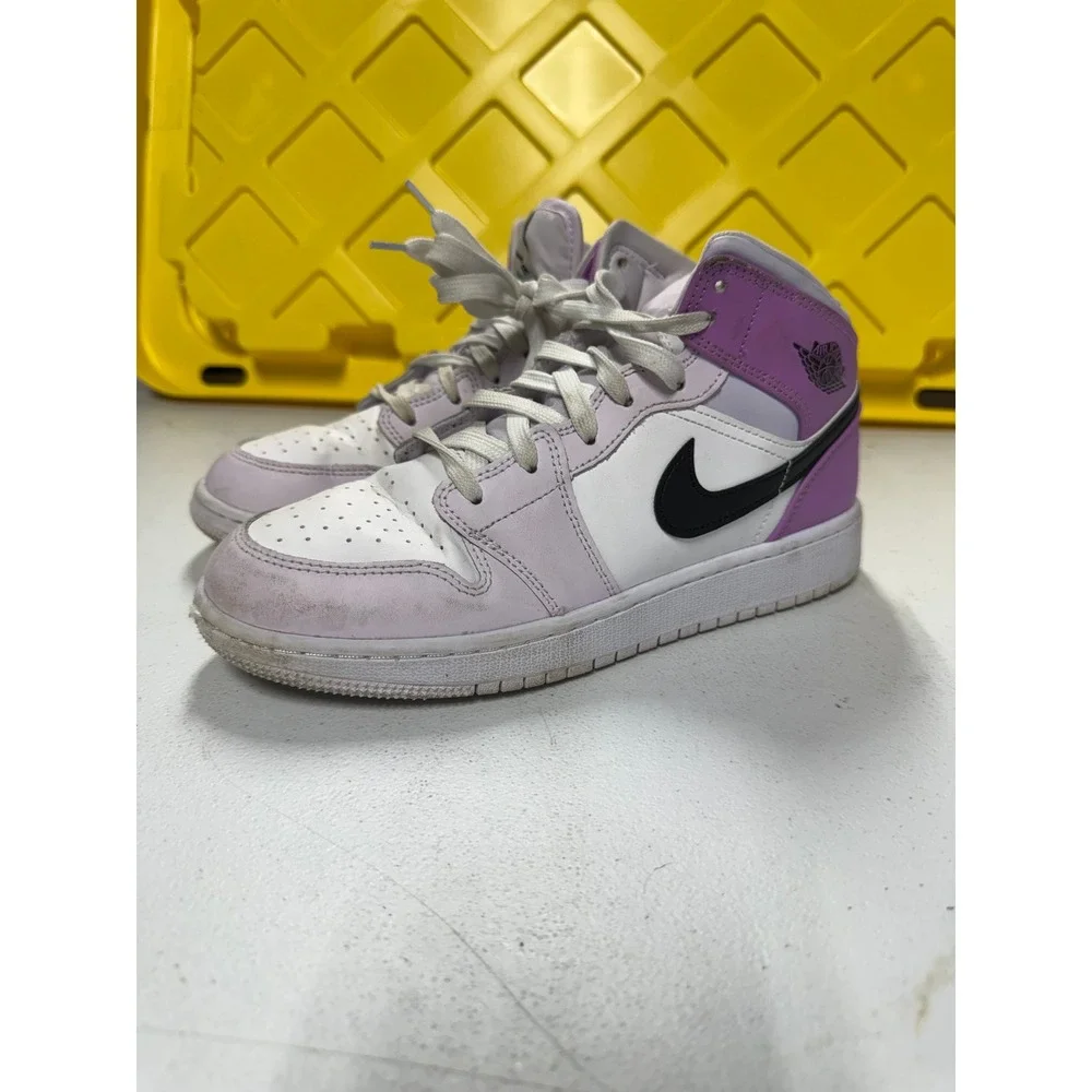 Nike Air Jordan 1 Mid GS Barely Grape Purple White DQ8423-501‎ Kids Size 6Y